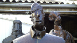 "Shmenti Capeli" acier corten, "Vladimir" cuivre, "Sans esprit" fer polychrome (fragments)